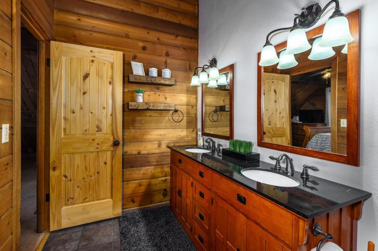 Rustic Modern De Alba